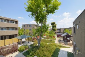 中庭(右からA,B,C,D,)