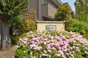 館名板(後ろはA)