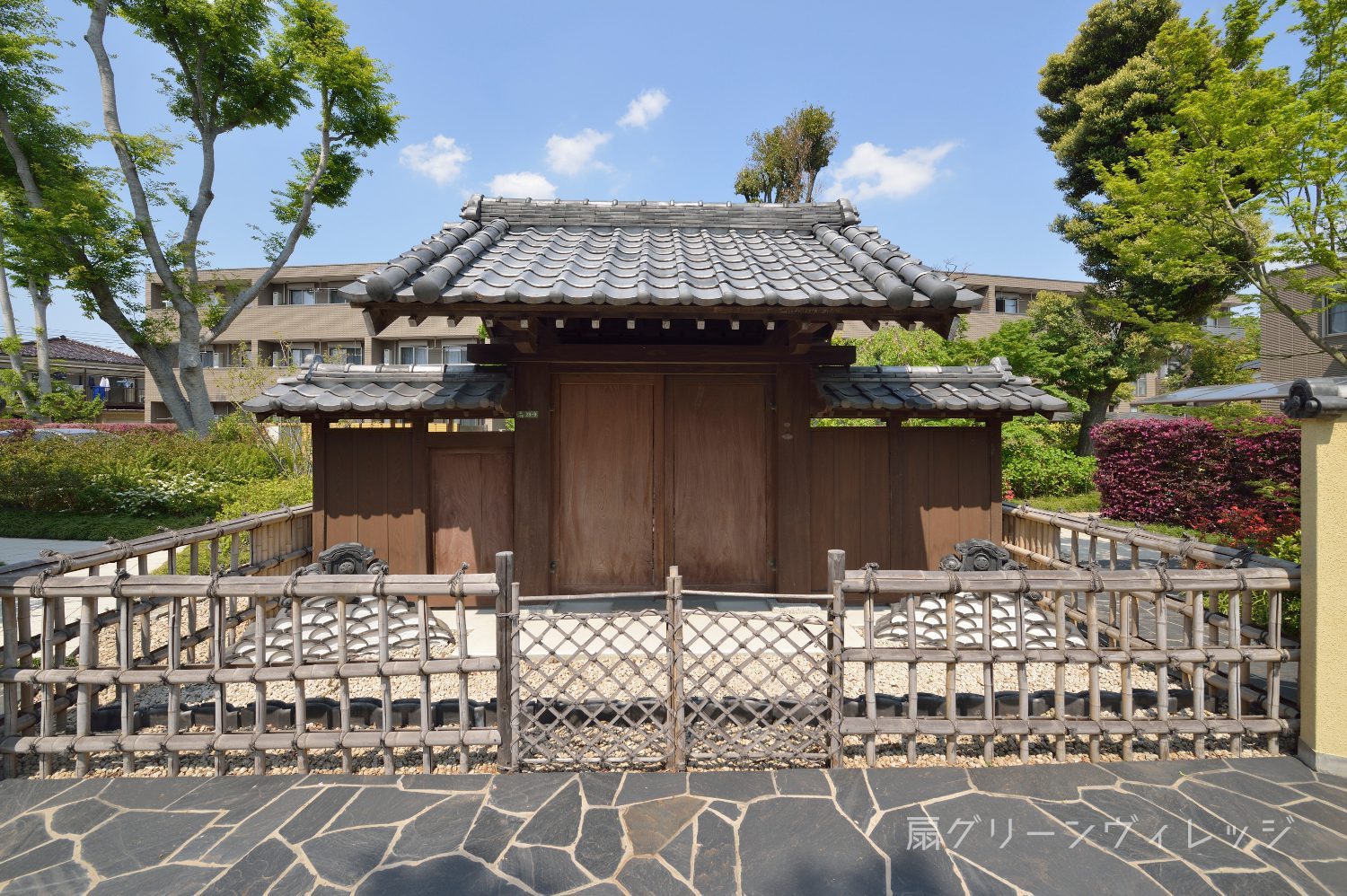 旧門（左後ろはD）